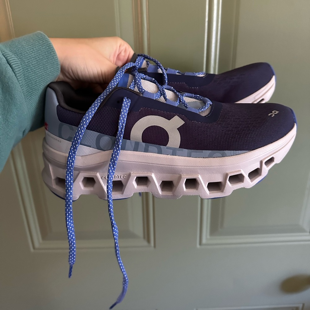 On cloud CLOUDMONSTER Women’s size 7